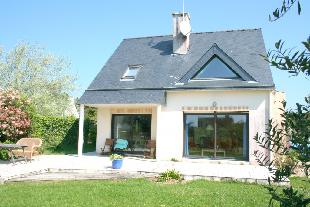 NG 2305 Front & terrace